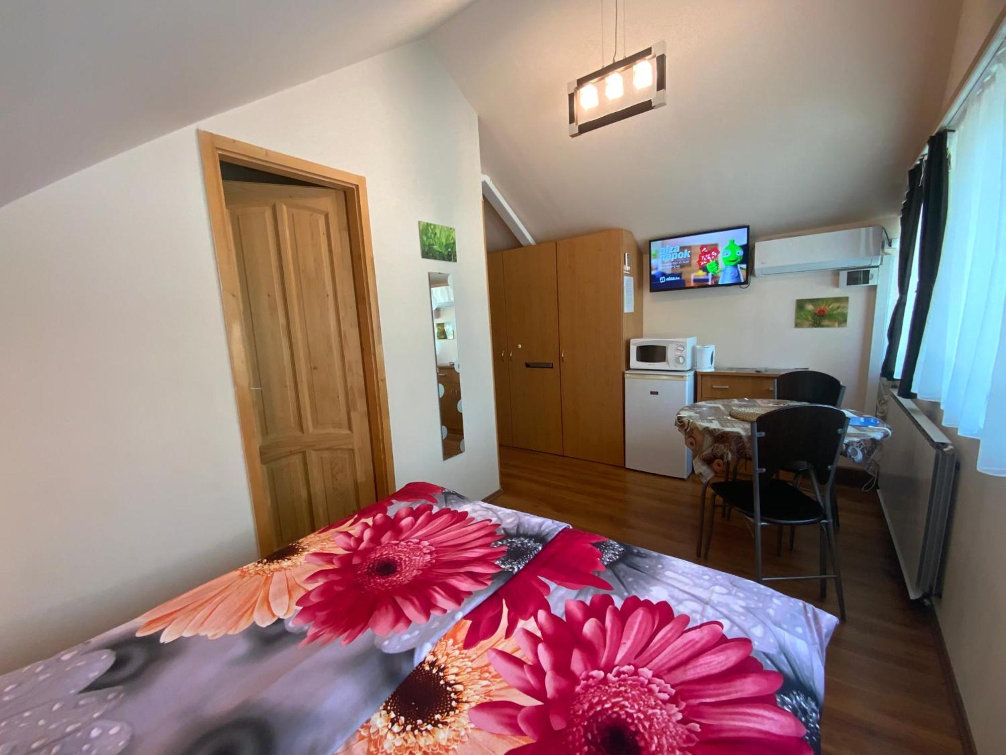 Elso Fecske Apartmanok Siofok Exterior photo